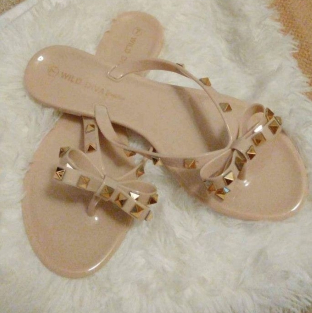 Wild Diva Lounge Beige Studded Bow Thong Jelly Sandals NWB